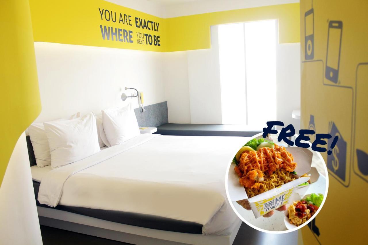 Yello Hotel Jemursari Surabaya Kültér fotó