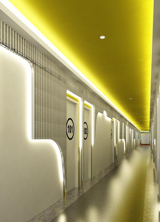 Yello Hotel Jemursari Surabaya Szoba fotó